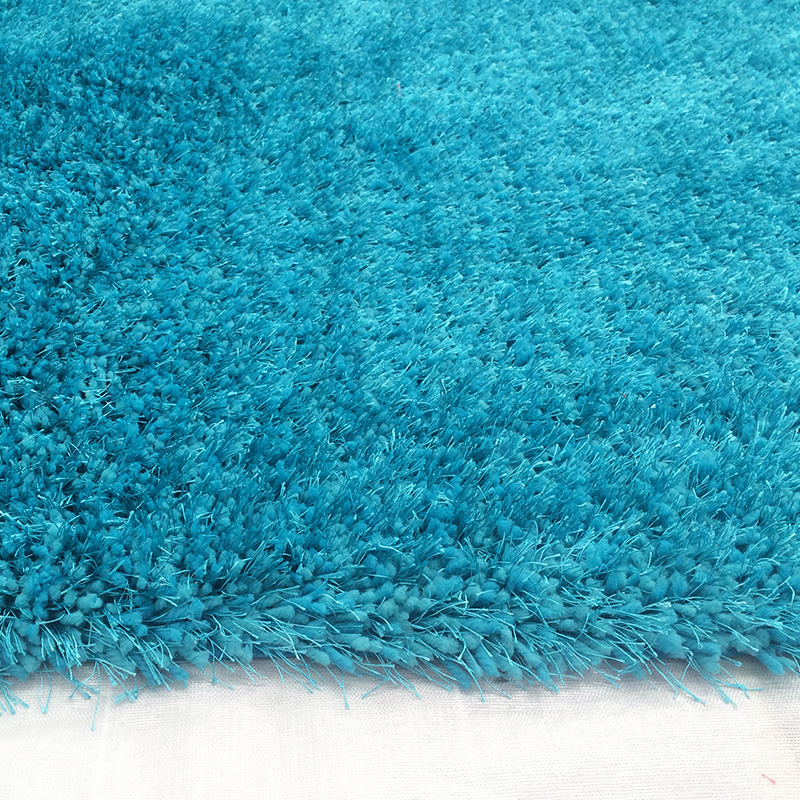 Solid color shaggy carpet